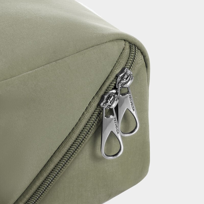 Travelon 180˚ Travel Toiletry Case 31