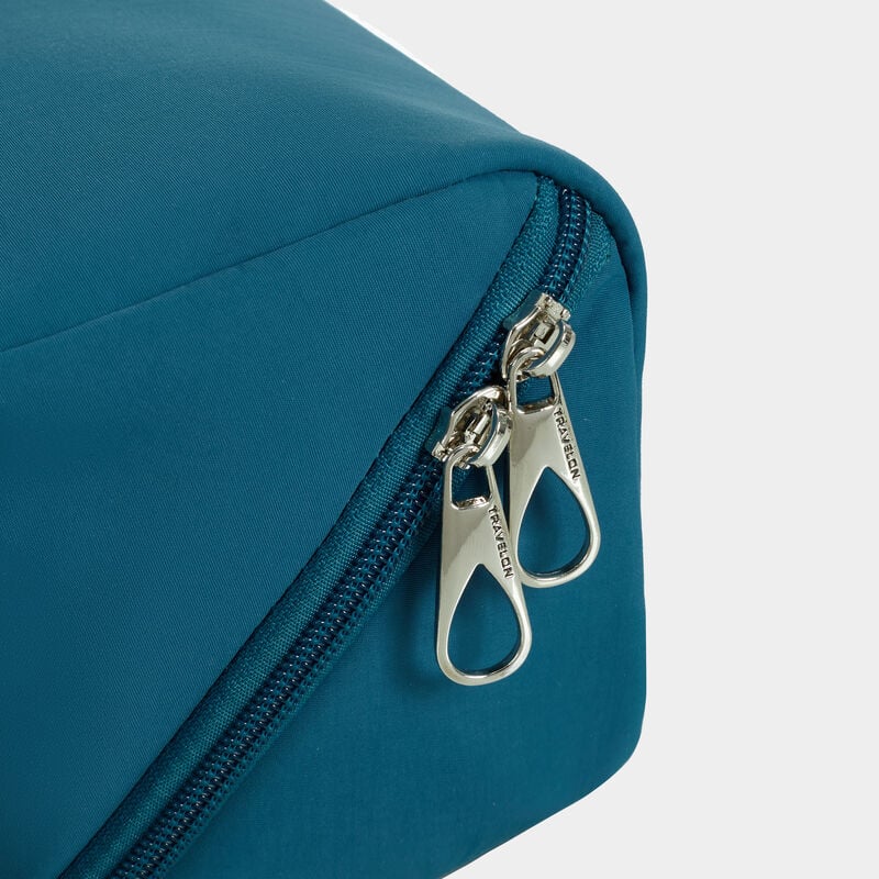 Travelon 180˚ Travel Toiletry Case 11